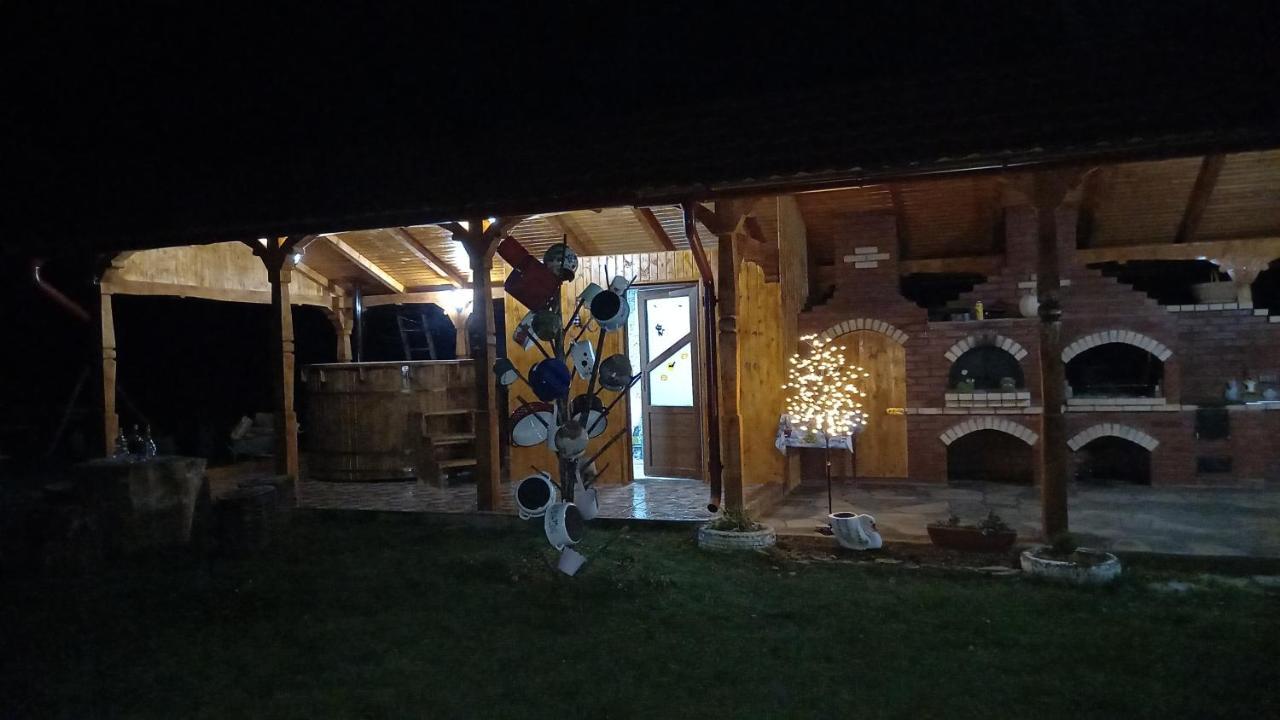 Sub Creasta Cocosului Hotel Breb Exterior foto