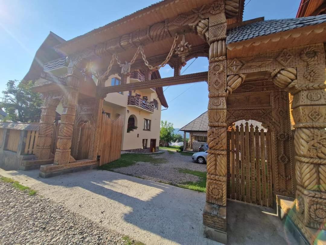 Sub Creasta Cocosului Hotel Breb Exterior foto