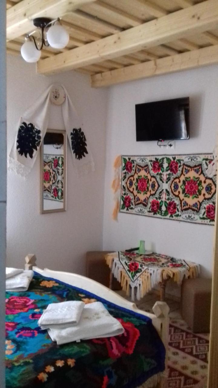 Sub Creasta Cocosului Hotel Breb Exterior foto